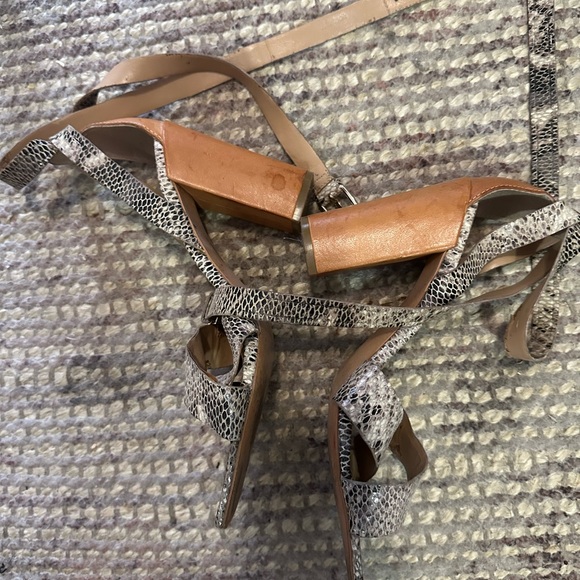 Banana Republic 7.5 Snake Wrap Heel - Picture 4 of 9